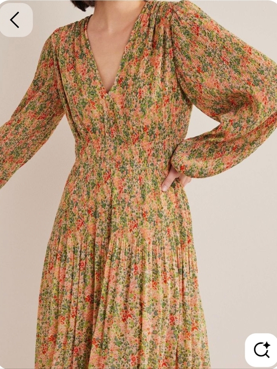 Boden Dresses & Skirts - Boden Floral V-Neck Long Sleeve Midi Dress in Green and Beige - Size 14R